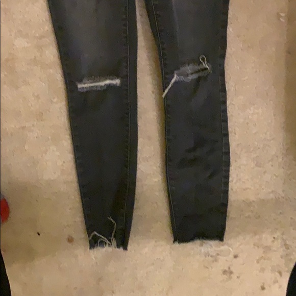 A pair of grey jean that have knees holes - Picture 3 of 3